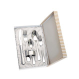 SET 5 CUBIERTOS + SERVILLETERO ESTUCHE BEIGE